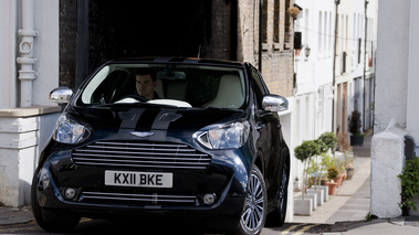 Aston Martin Cygnet noir 3/4 avant gauche penché