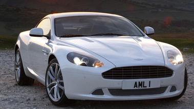 Aston Martin DB9  2011