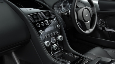 Aston Martin DB9 Carbon Black - tableau de bord