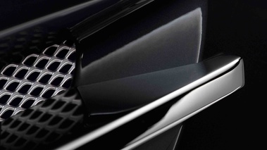 Aston Martin DB9 noir aération aile debout