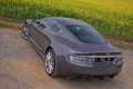Aston Martin DBS anthracite 3/4 arrière gauche vue de haut penché