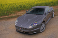 Aston Martin DBS anthracite 3/4 avant gauche vue de haut