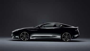 Aston Martin DBS Carbon Black - profil