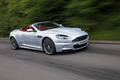 Aston Martin DBS Volante gris 3/4 avant droit travelling