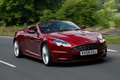 Aston Martin DBS Volante rouge 3/4 avant droit travelling 3