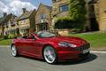 Aston Martin DBS Volante rouge 3/4 avant droit travelling