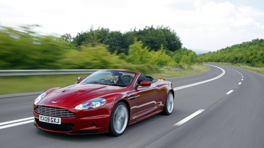 Aston Martin DBS Volante rouge 3/4 avant gauche travelling 2