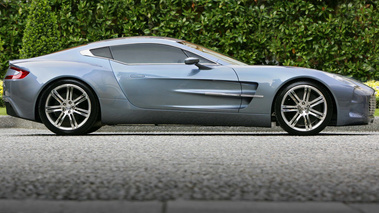 Aston Martin One77 profil