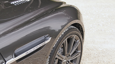 Aston Martin Rapide anthracite aération aile avant droite