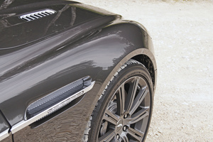 Aston Martin Rapide anthracite aération aile avant droite