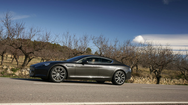 Aston Martin Rapide anthracite profil penché