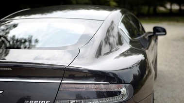 Aston Martin Rapide anthracite vue 1/2 arrière.
