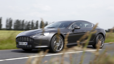 Aston Martin Rapide anthracite vue 3/4 avant gauche détail.