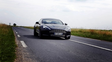 Aston Martin Rapide anthracite vue de face.