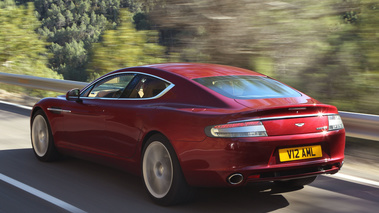Aston Martin Rapide rouge 3/4 arrière droit travelling 2