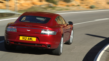 Aston Martin Rapide rouge 3/4 arrière droit travelling