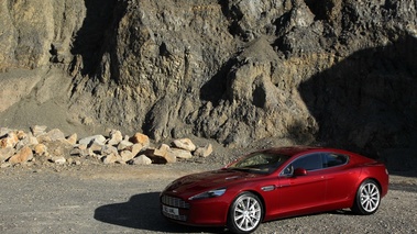 Aston Martin Rapide rouge 3/4 avant gauche