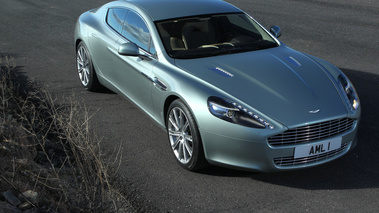 Aston Martin Rapide vert 3/4 avant droit vue de haut