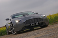 Aston Martin V12 Vantage RS anthracite 3/4 avant droit penché