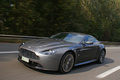 Aston Martin V12 Vantage RS anthracite 3/4 avant gauche travelling penché 2