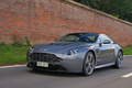 Aston Martin V12 Vantage RS anthracite 3/4 avant gauche travelling