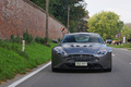 Aston Martin V12 Vantage RS anthracite face avant travelling