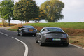 Aston Martin V12 Vantage RS & DBS anthracite 3/4 arrière gauche travelling