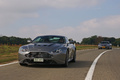 Aston Martin V12 Vantage RS & DBS anthracite 3/4 avant gauche travelling 5