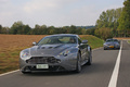 Aston Martin V12 Vantage RS & DBS anthracite 3/4 avant gauche travelling 7