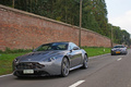 Aston Martin V12 Vantage RS & DBS anthracite 3/4 avant gauche travelling