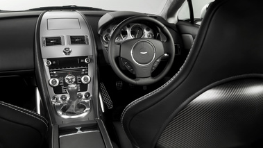 Aston Martin V8 Vantage gris intérieur 2