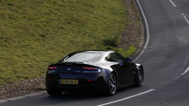 Aston Martin V8 Vantage N420 noir 3/4 arrière droit