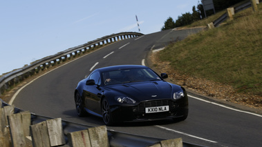 Aston Martin V8 Vantage N420 noir 3/4 avant droit 