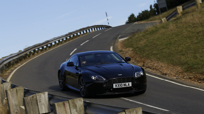 Aston Martin V8 Vantage N420 noir 3/4 avant droit 