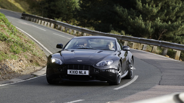 Aston Martin V8 Vantage N420 noir 3/4 avant gauche