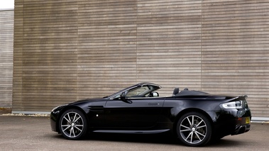 Aston Martin V8 Vantage N420 Roadster noir profil 2