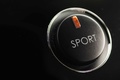 Aston Martin V8 Vantage S blanc bouton mode Sport