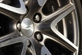 Aston Martin V8 Vantage S blanc jante