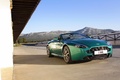Aston Martin V8 Vantage S Roadster vert 3/4 avant droit penché