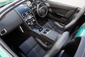 Aston Martin V8 Vantage S Roadster vert intérieur