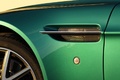 Aston Martin V8 Vantage S Roadster vert prise d'air aile avant