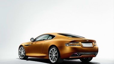 Aston Martin Virage orange 3/4 arrière gauche