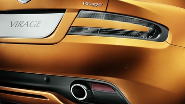 Aston Martin Virage orange feu arrière
