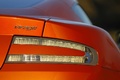 Aston Martin Virage orange feux arrière