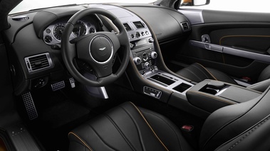 Aston Martin Virage orange intérieur