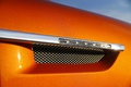 Aston Martin Virage orange répétiteur