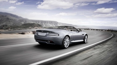 Aston Martin Virage Volante anthracite 3/4 arrière droit travelling