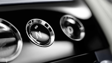 Aston Martin Virage Volante anthracite boutons console centrale