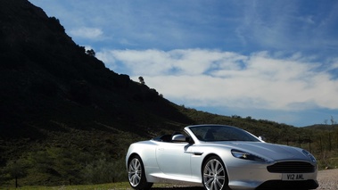 Aston Martin Virage Volante gris 3/4 avant droit