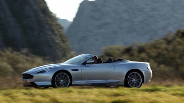 Aston Martin Virage Volante gris 3/4 avant gauche filé